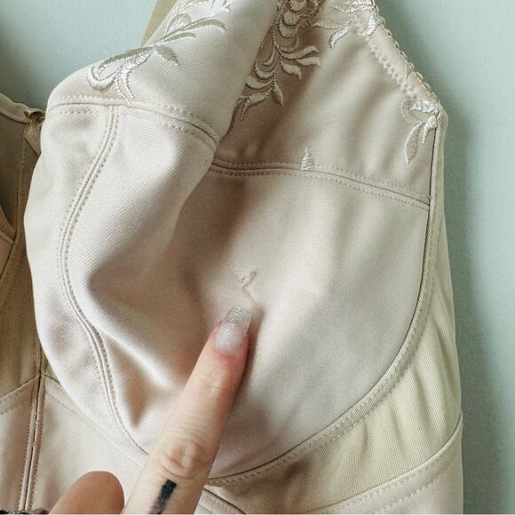 Elila Jacquard Wireless Soft-cup Front Hook Longline Bra nude woman’s 40F - Picture 4 of 10